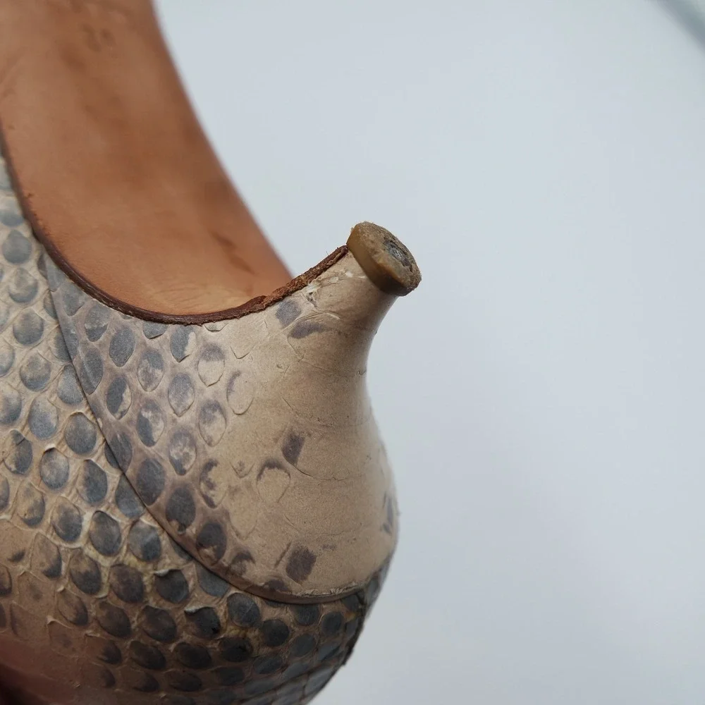 Vintage Jimmy Choo Beige Snakeskin Pointed Toe Kitten Heel Made in Italy Size 38